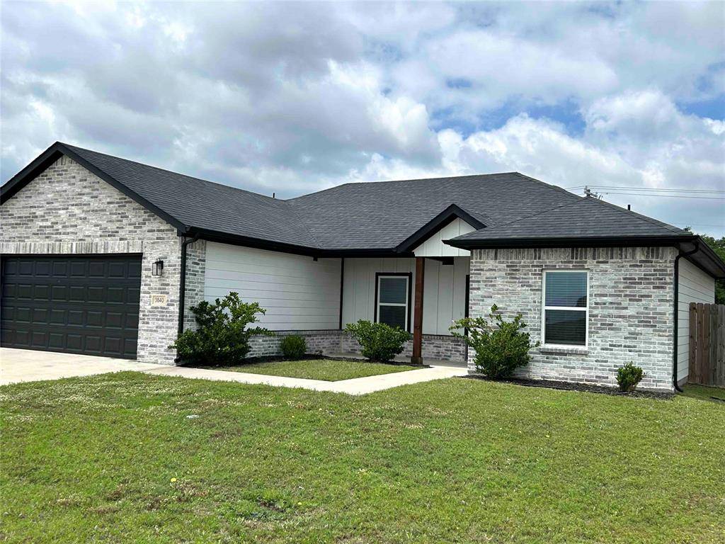 3840 Skylane Avenue, Corsicana, TX 75110