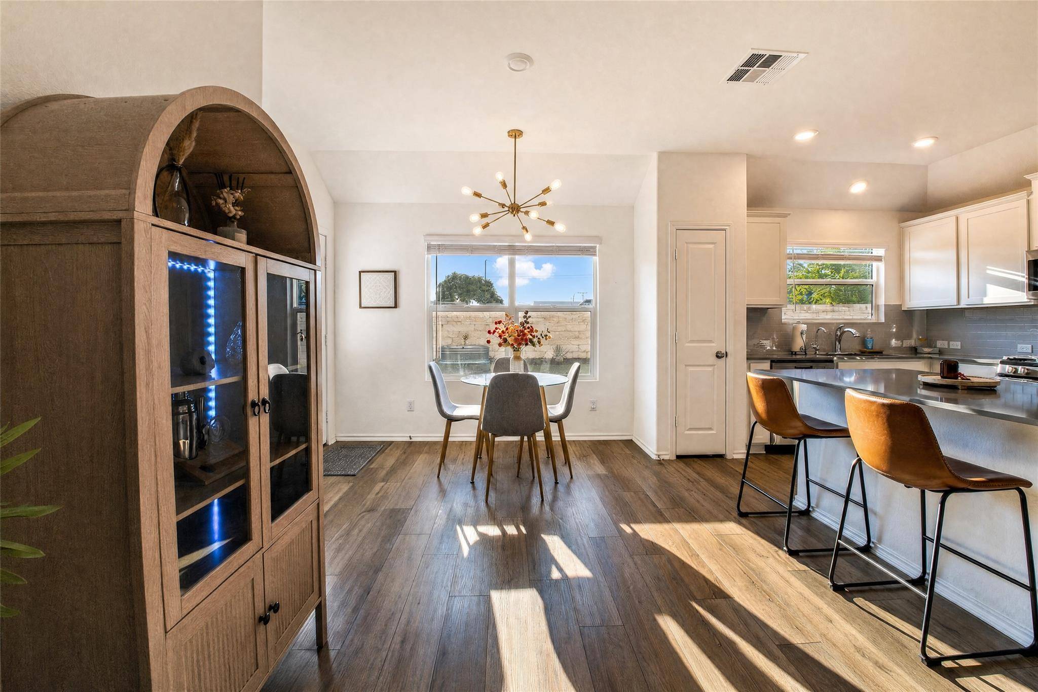 211 Mendoza, Kyle, TX 78640