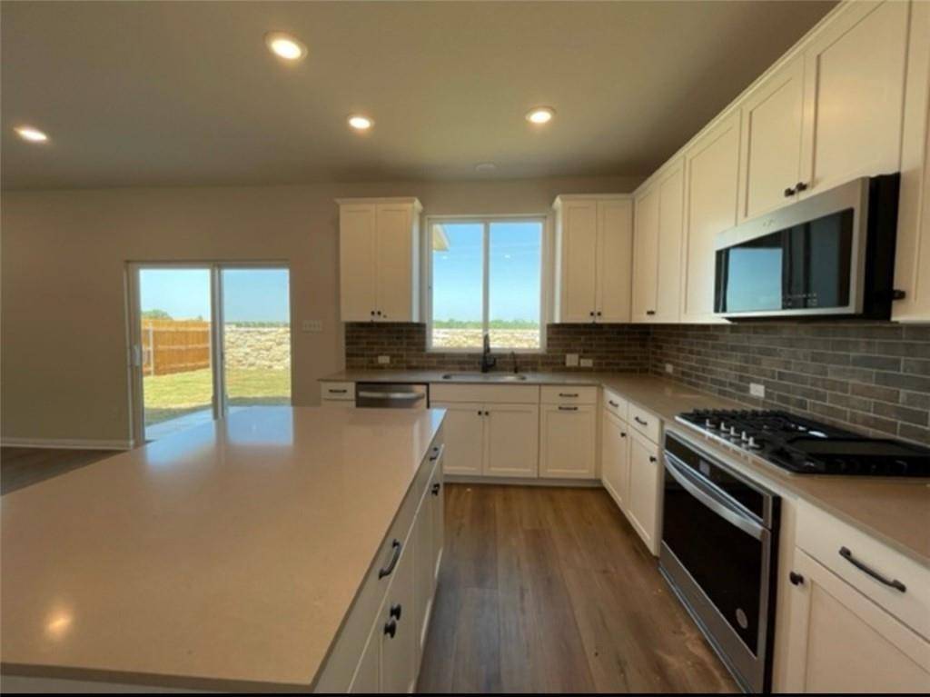 911 Gray Fox LOOP, Hutto, TX 78634