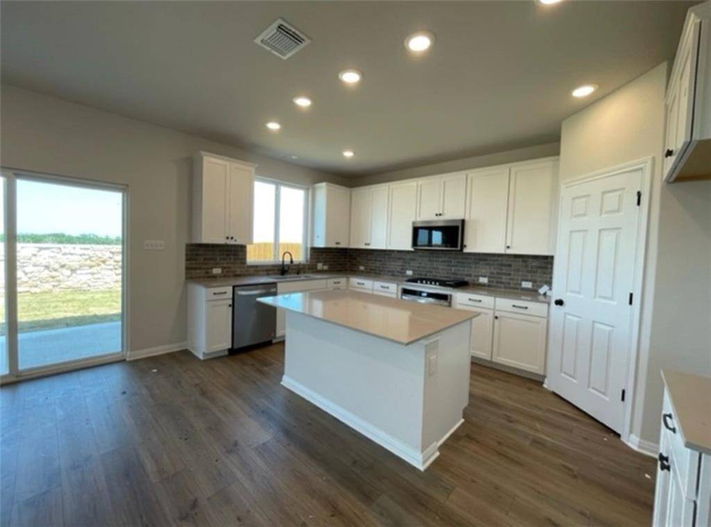 911 Gray Fox LOOP, Hutto, TX 78634