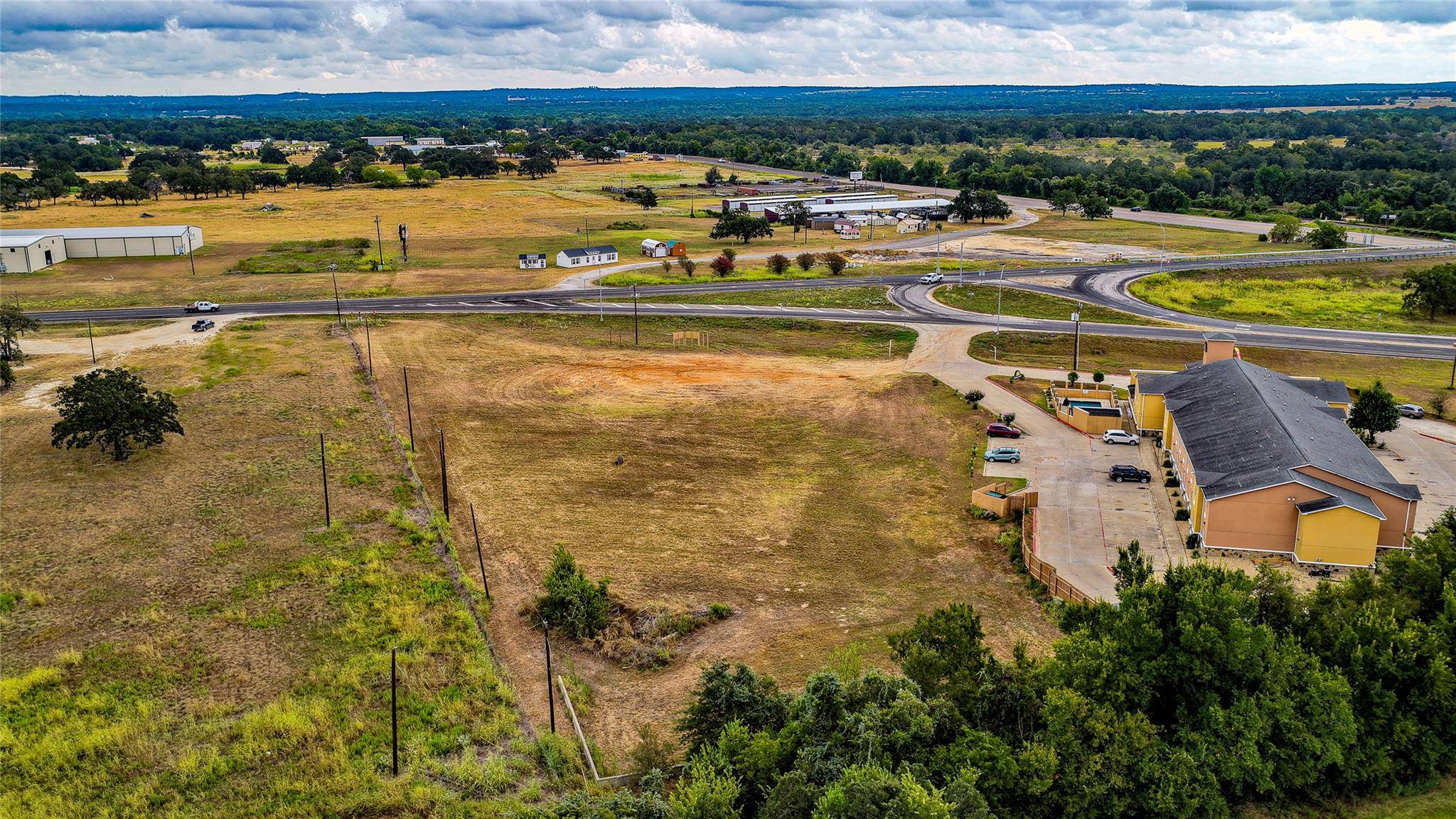 227 N Us Highway 77, Rockdale, TX 76567