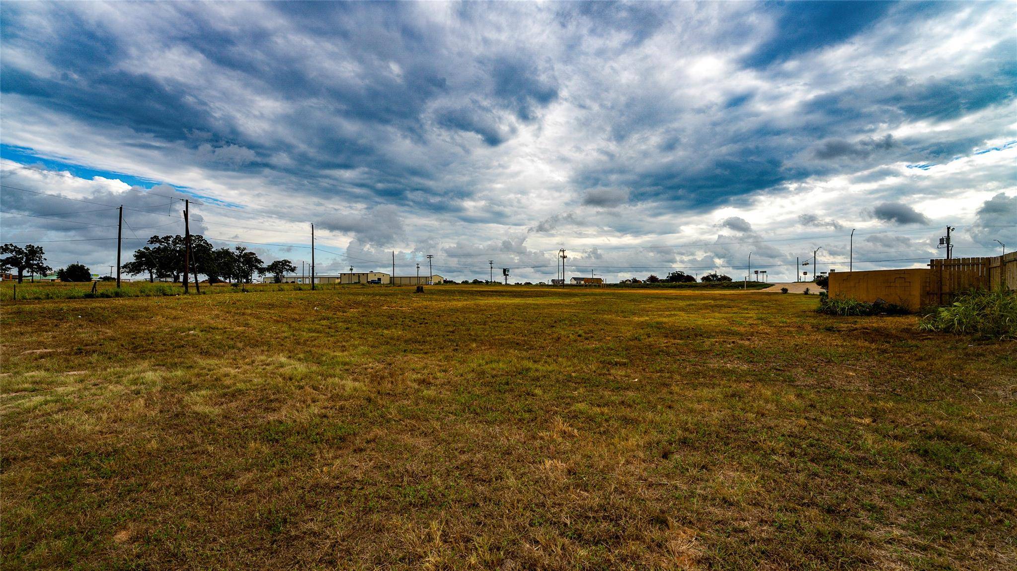 227 N Us Highway 77, Rockdale, TX 76567