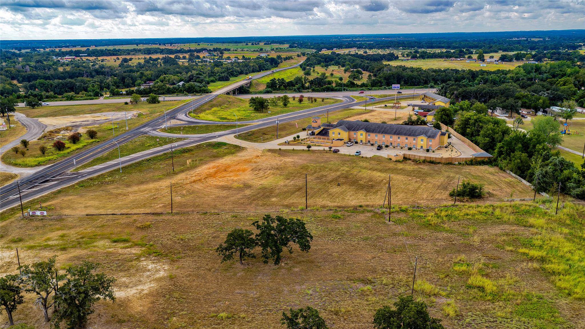 227 N Us Highway 77, Rockdale, TX 76567