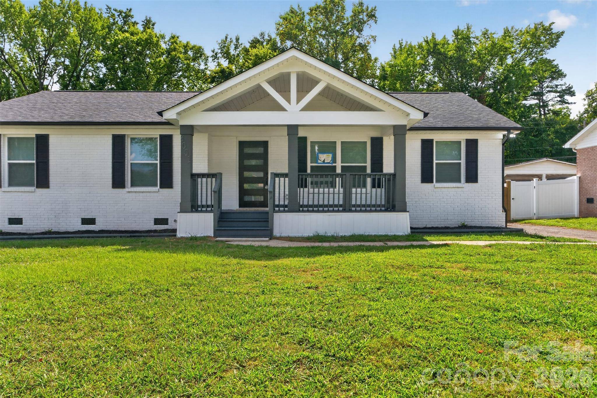 3001 Dalecrest DR, Charlotte, NC 28269