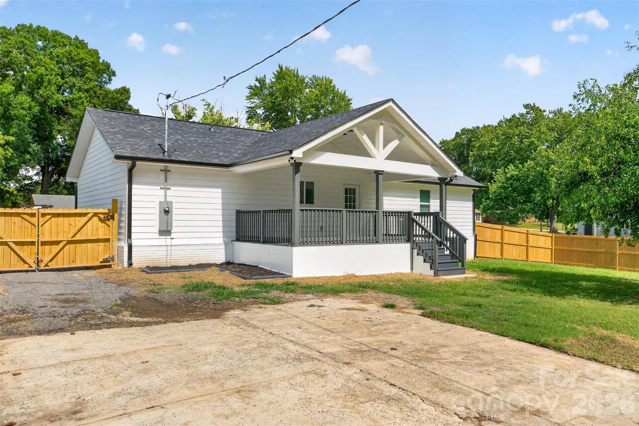 3001 Dalecrest DR, Charlotte, NC 28269