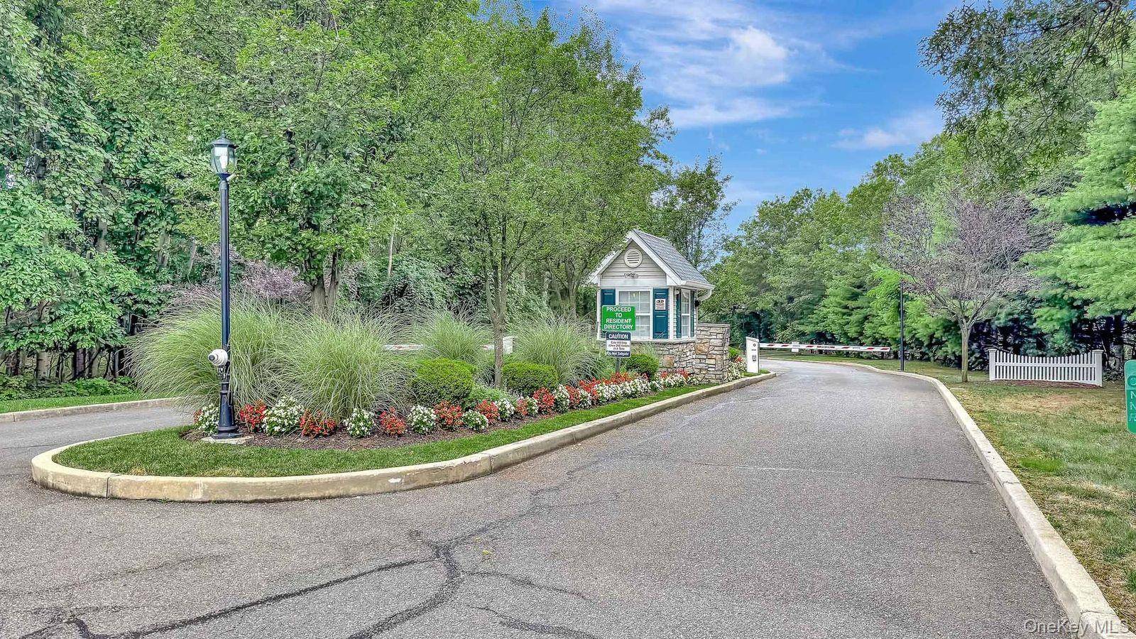 31 Willow Wood DR, East Setauket, NY 11733