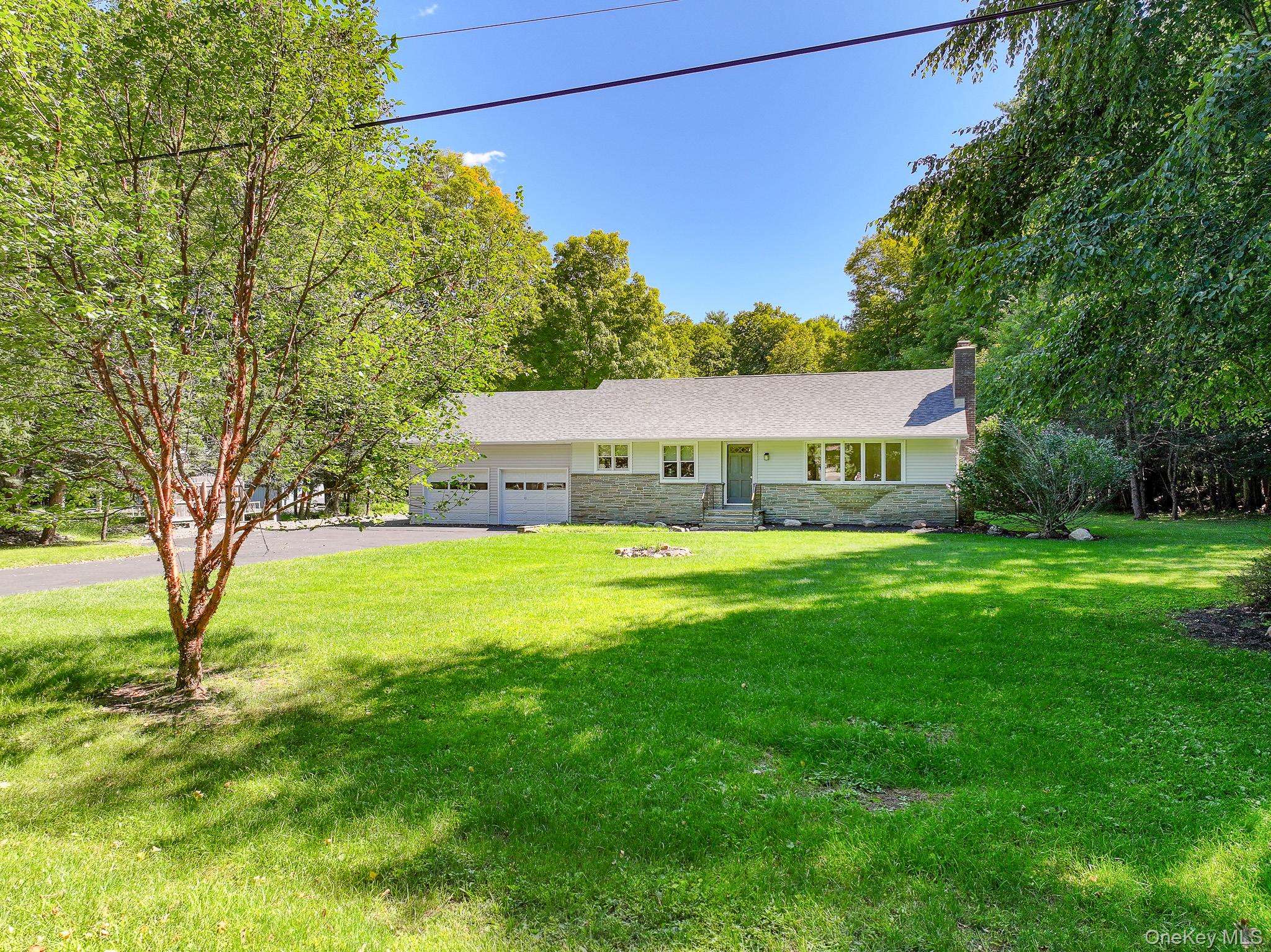 34 Van Buskirk RD, Saugerties, NY 12477