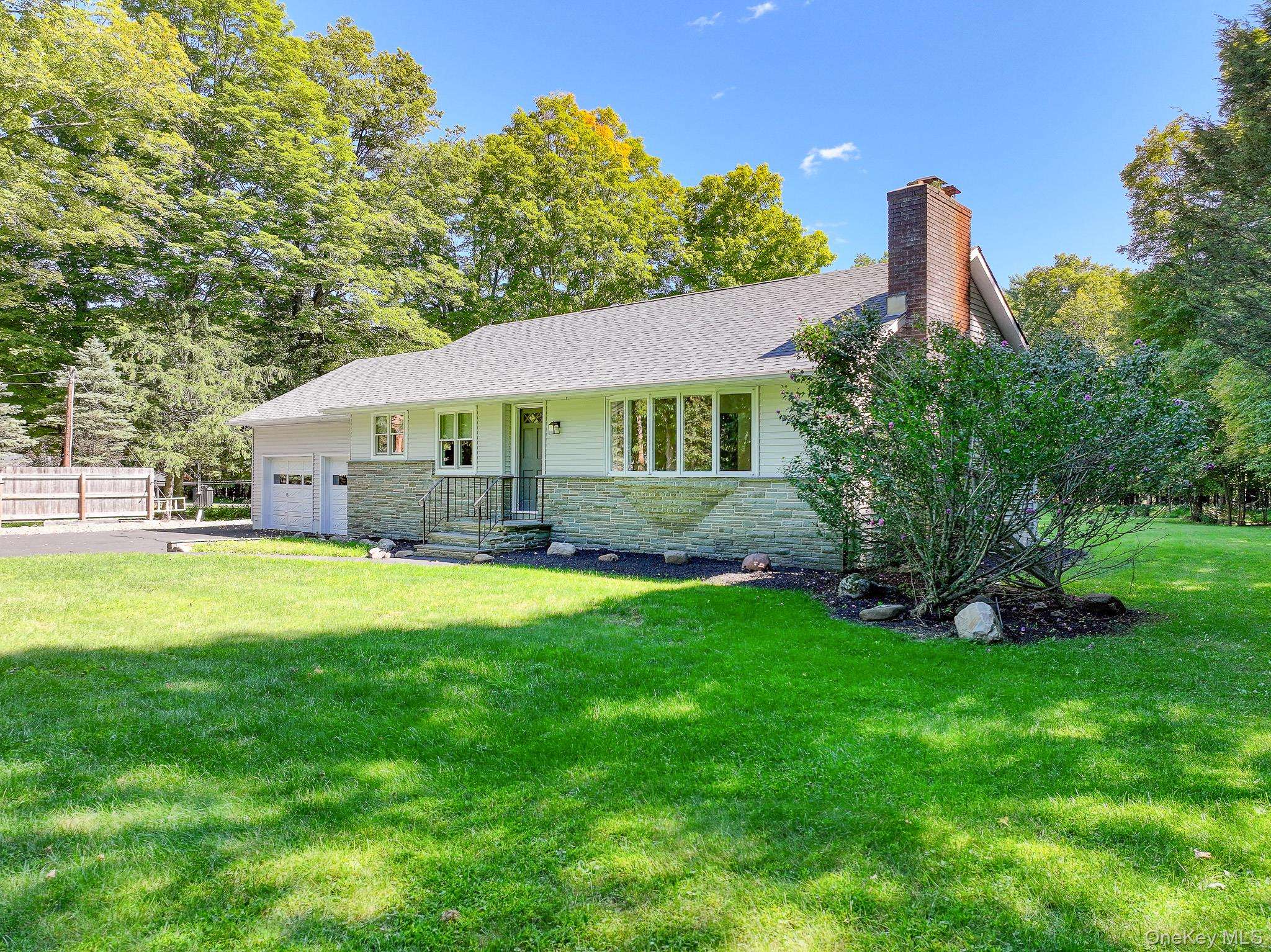 34 Van Buskirk RD, Saugerties, NY 12477