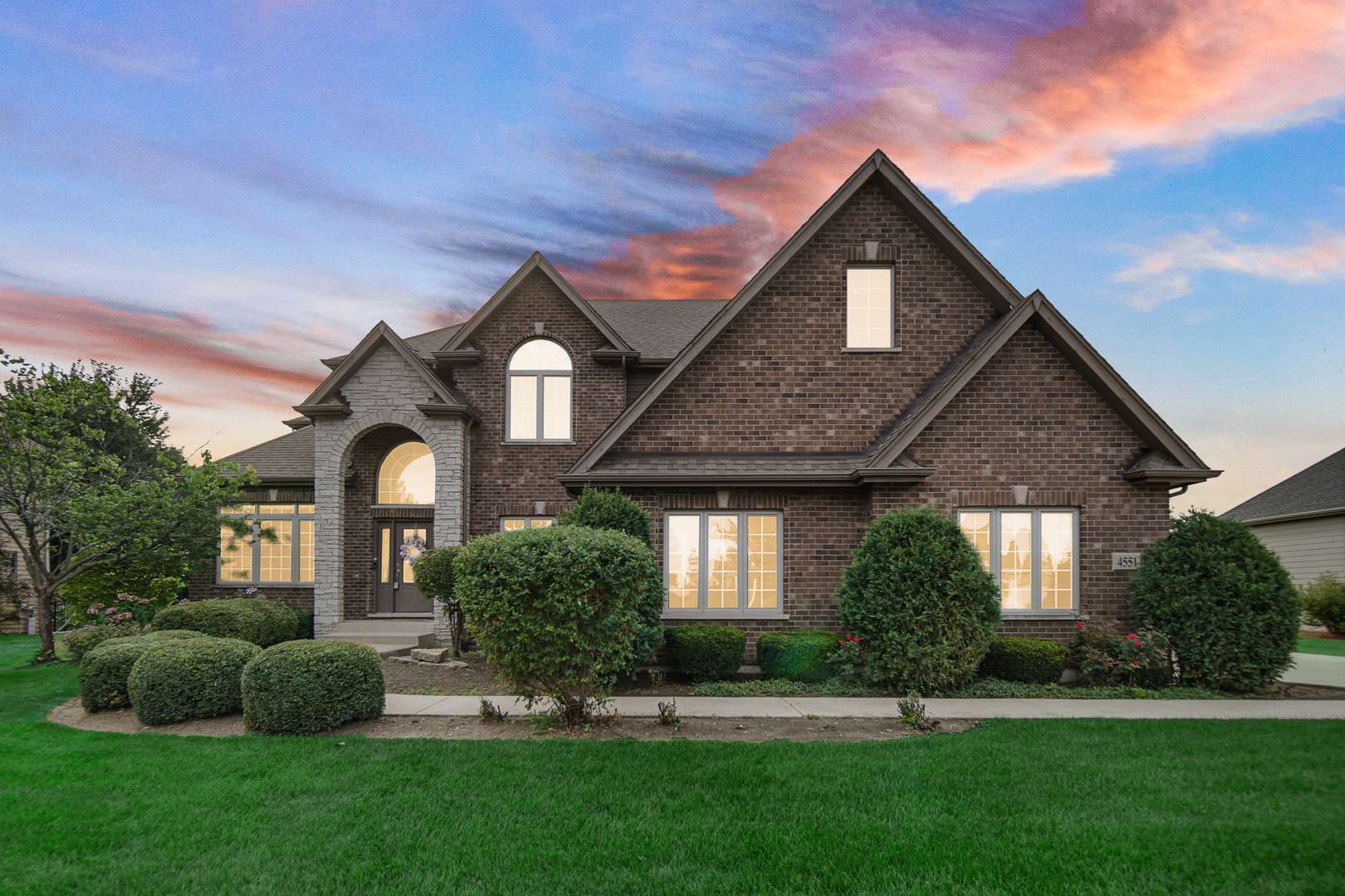 4551 Sassafras LN, Naperville, IL 60564