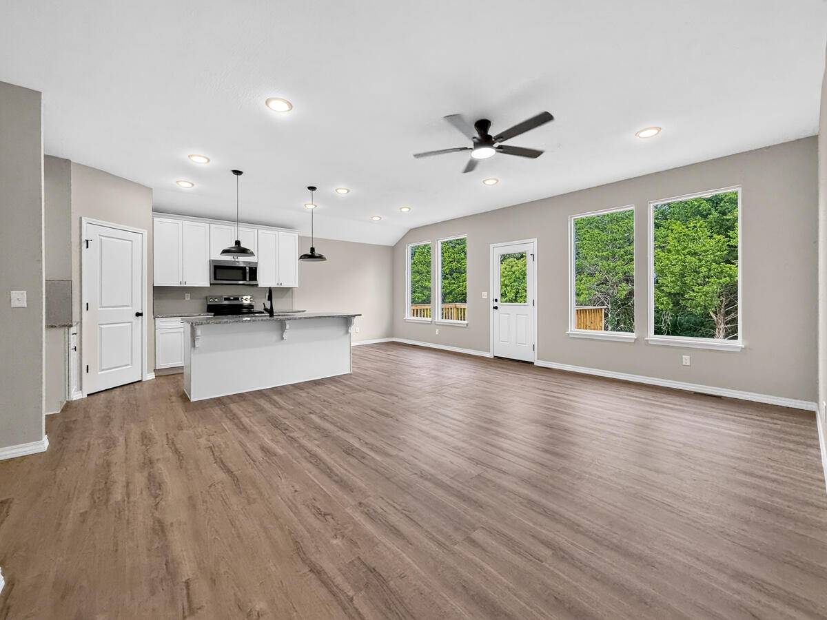 595 Bailiwick DR, Rogersville, MO 65742