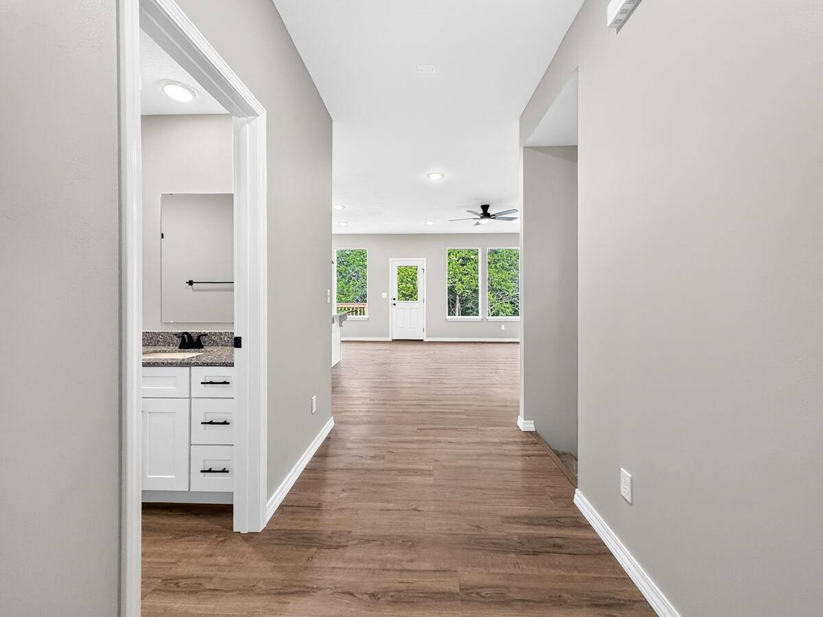 595 Bailiwick DR, Rogersville, MO 65742