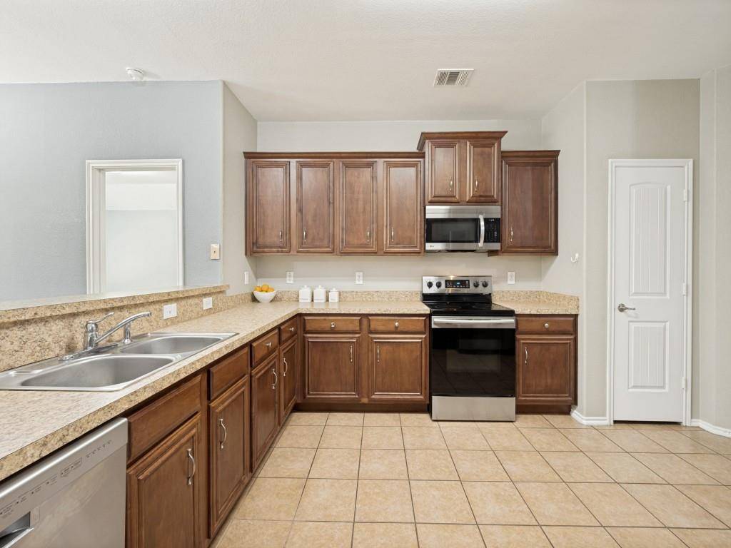 2216 Julian Drive, Mckinney, TX 75071