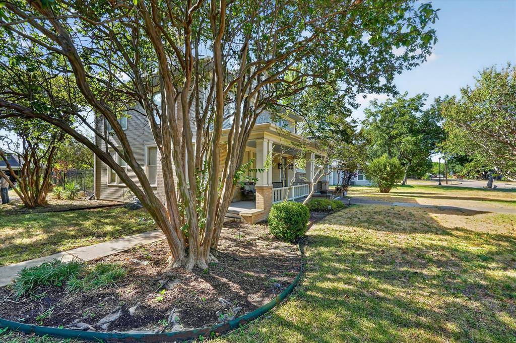 517 S Center Street, Forney, TX 75126