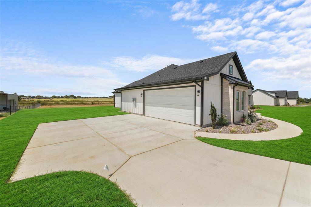 1054 Dixie Estates Way, Whitesboro, TX 76273