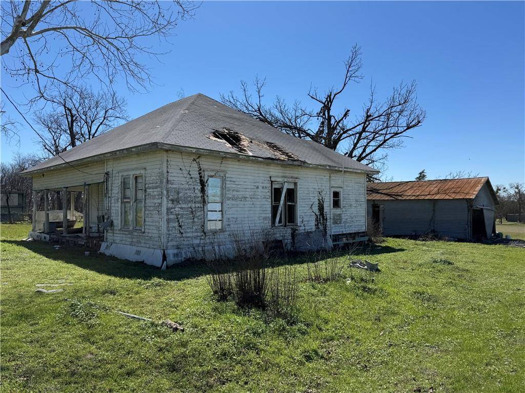 320 N 5th Street, Lott, TX 76656