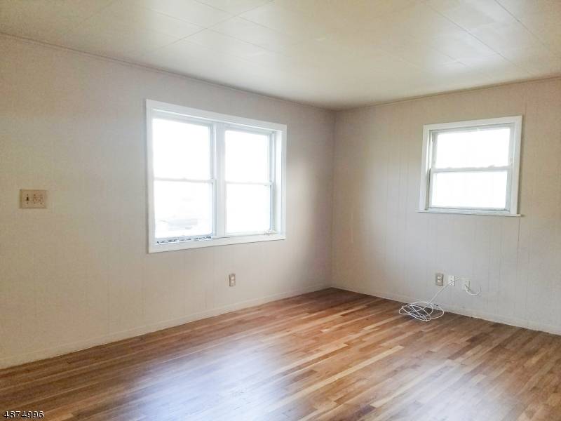 25 Blue Hill Rd, Clifton City, NJ 07013
