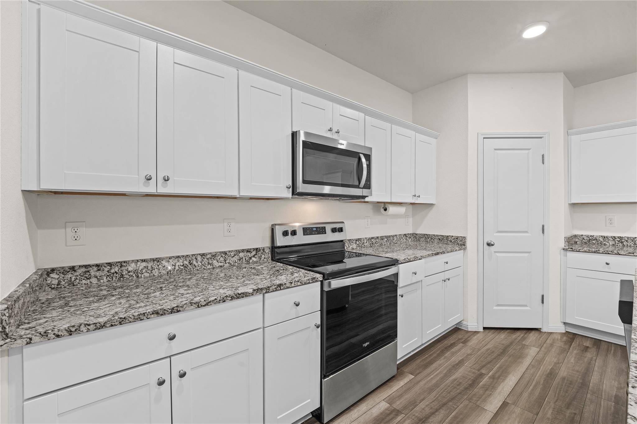 305 Red Fish LN, Hutto, TX 78634