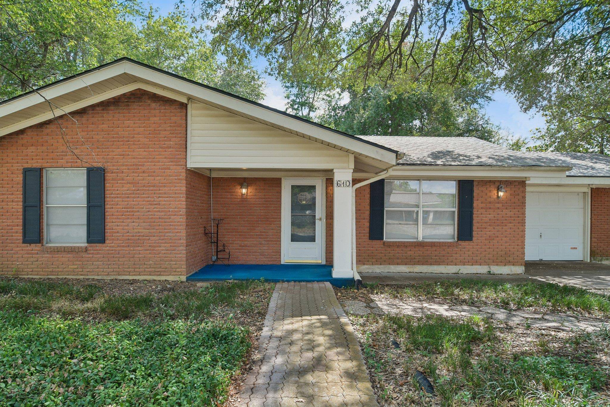 610 Mogonye LN, Elgin, TX 78621