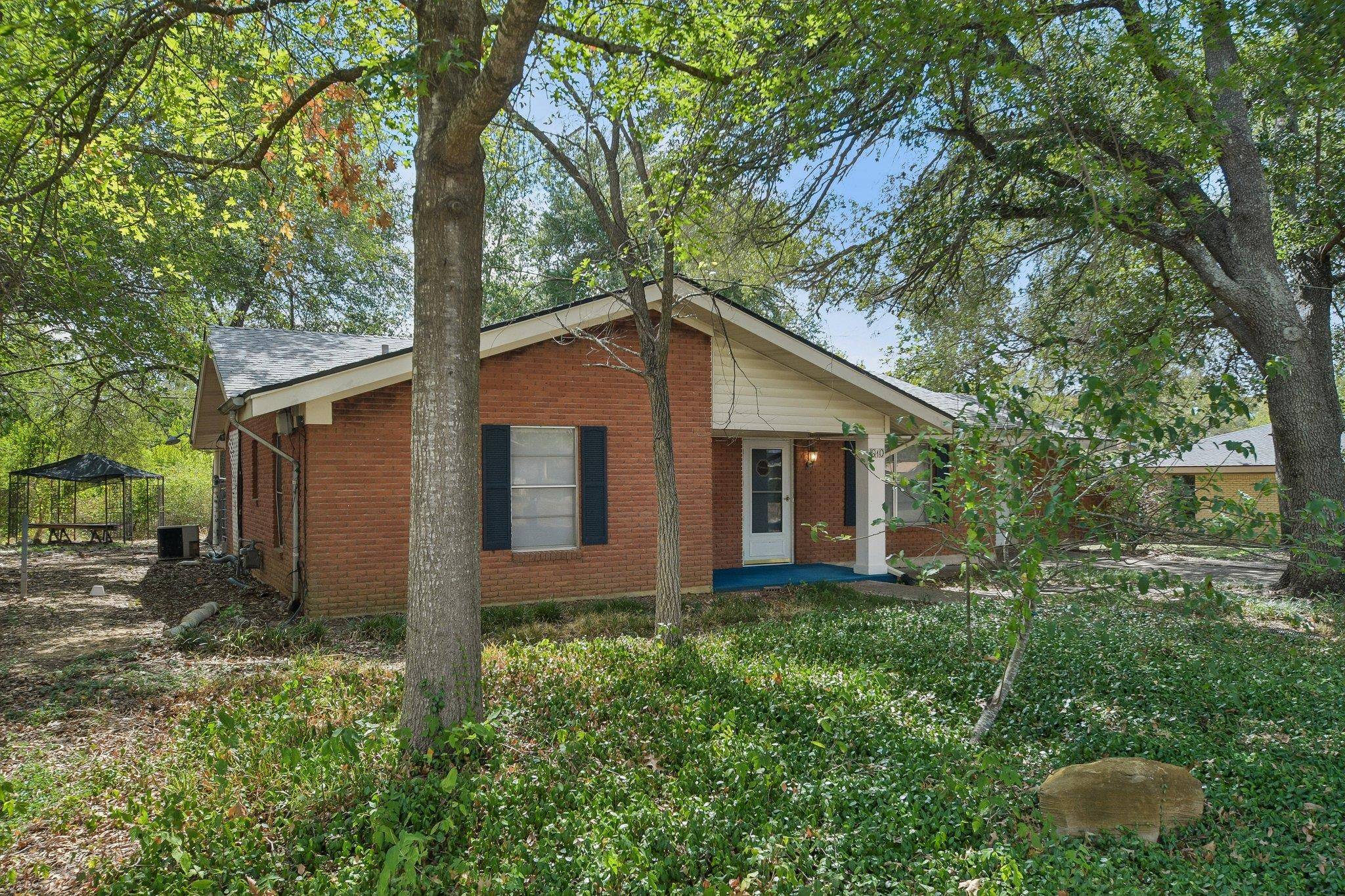 610 Mogonye LN, Elgin, TX 78621