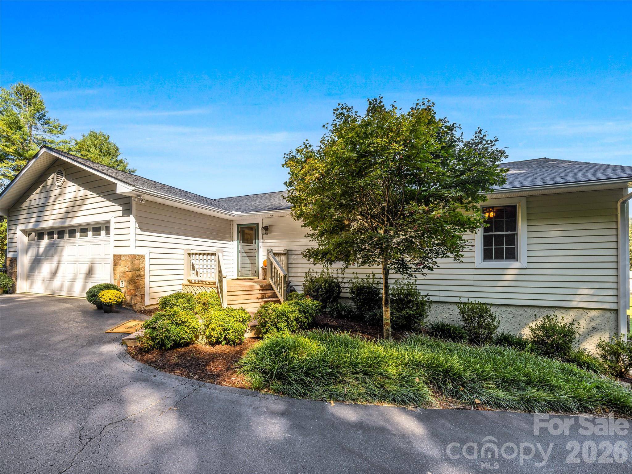 202 Morgan DR, Penrose, NC 28766
