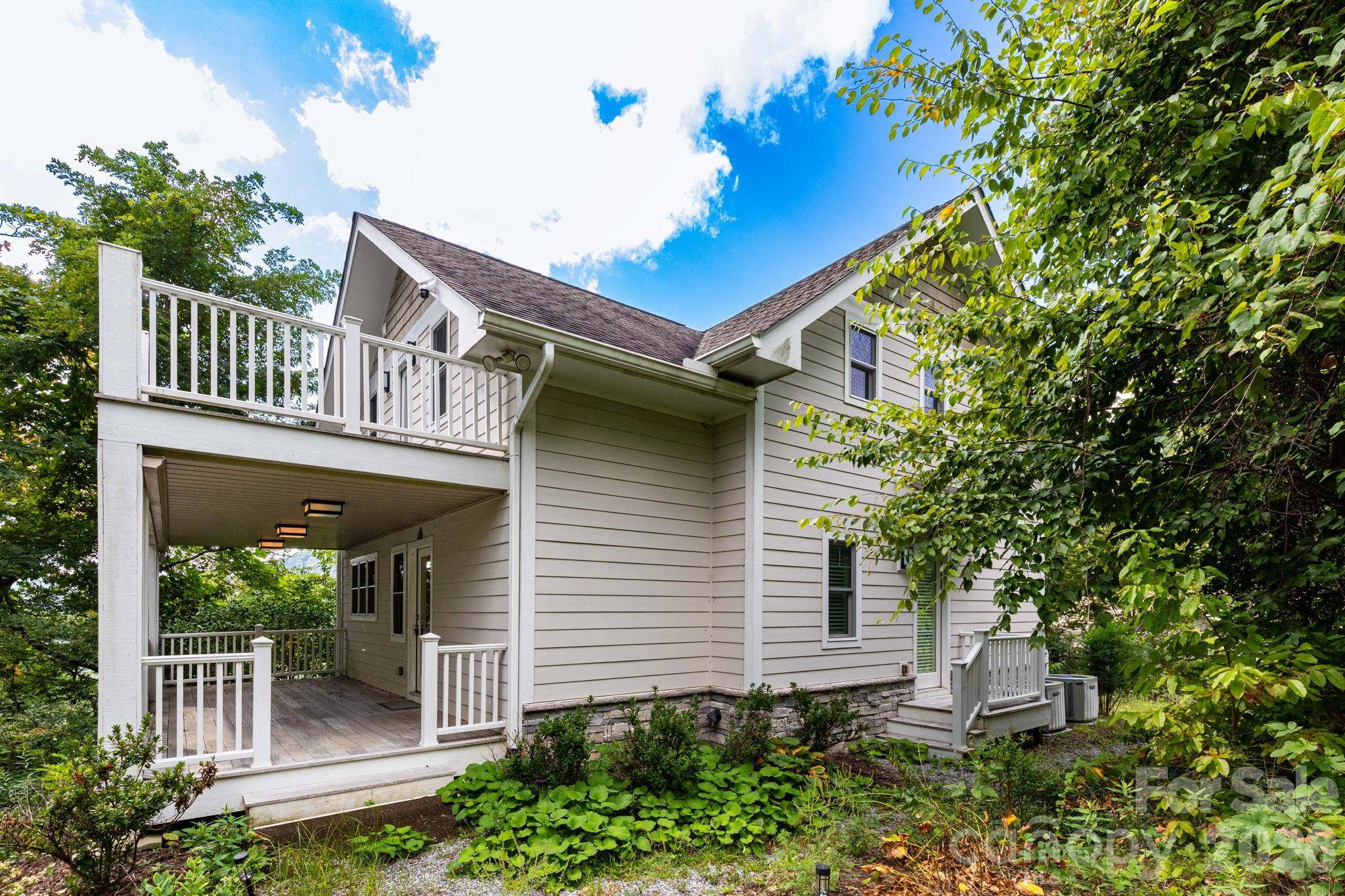 11 Lila LN, Clyde, NC 28721