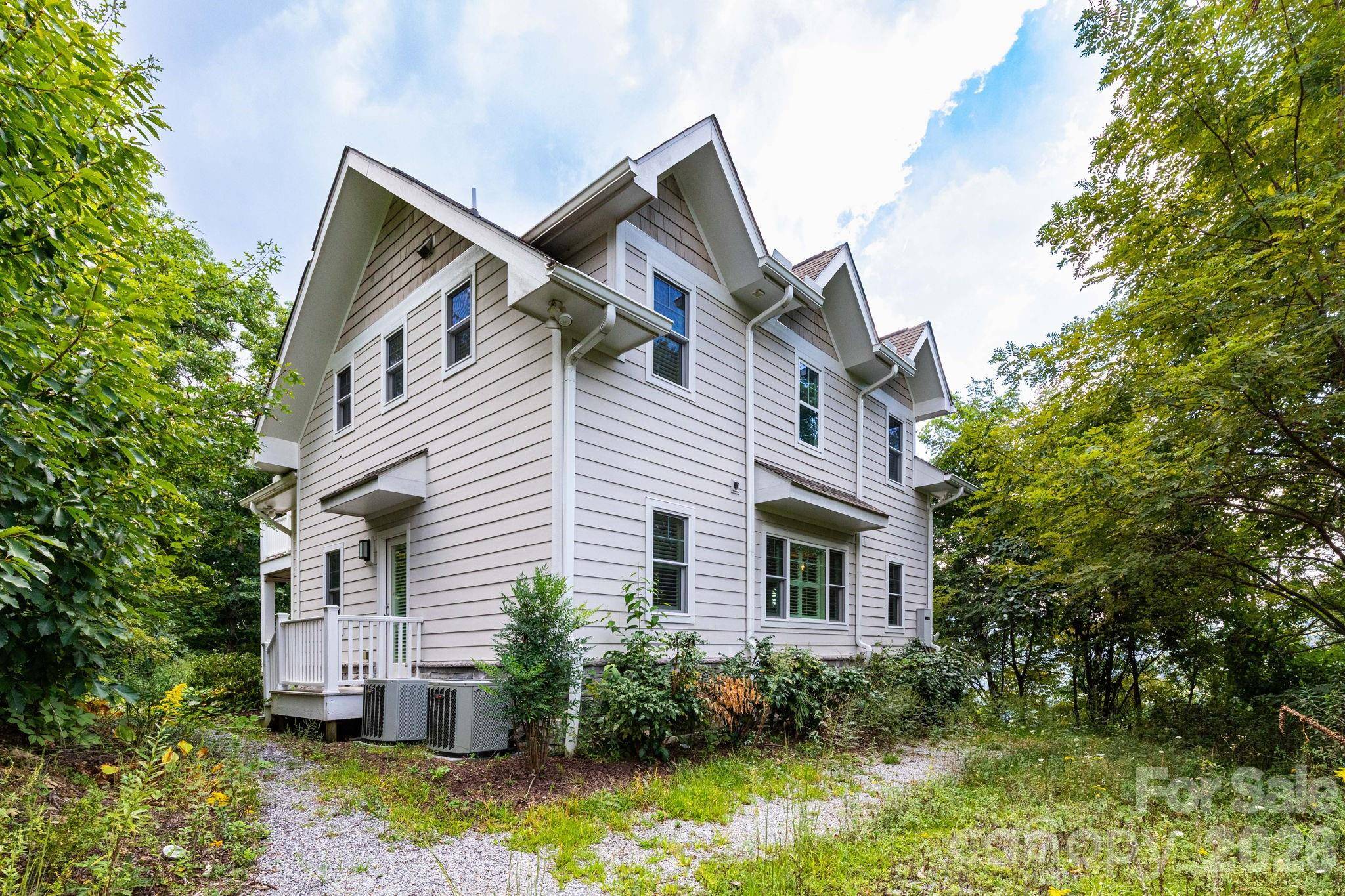 11 Lila LN, Clyde, NC 28721