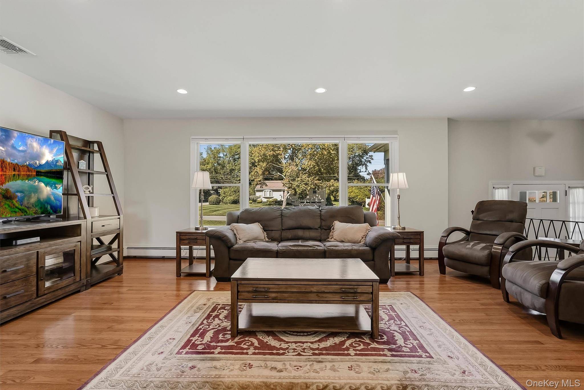 53 Greenwood LN, Valhalla, NY 10595