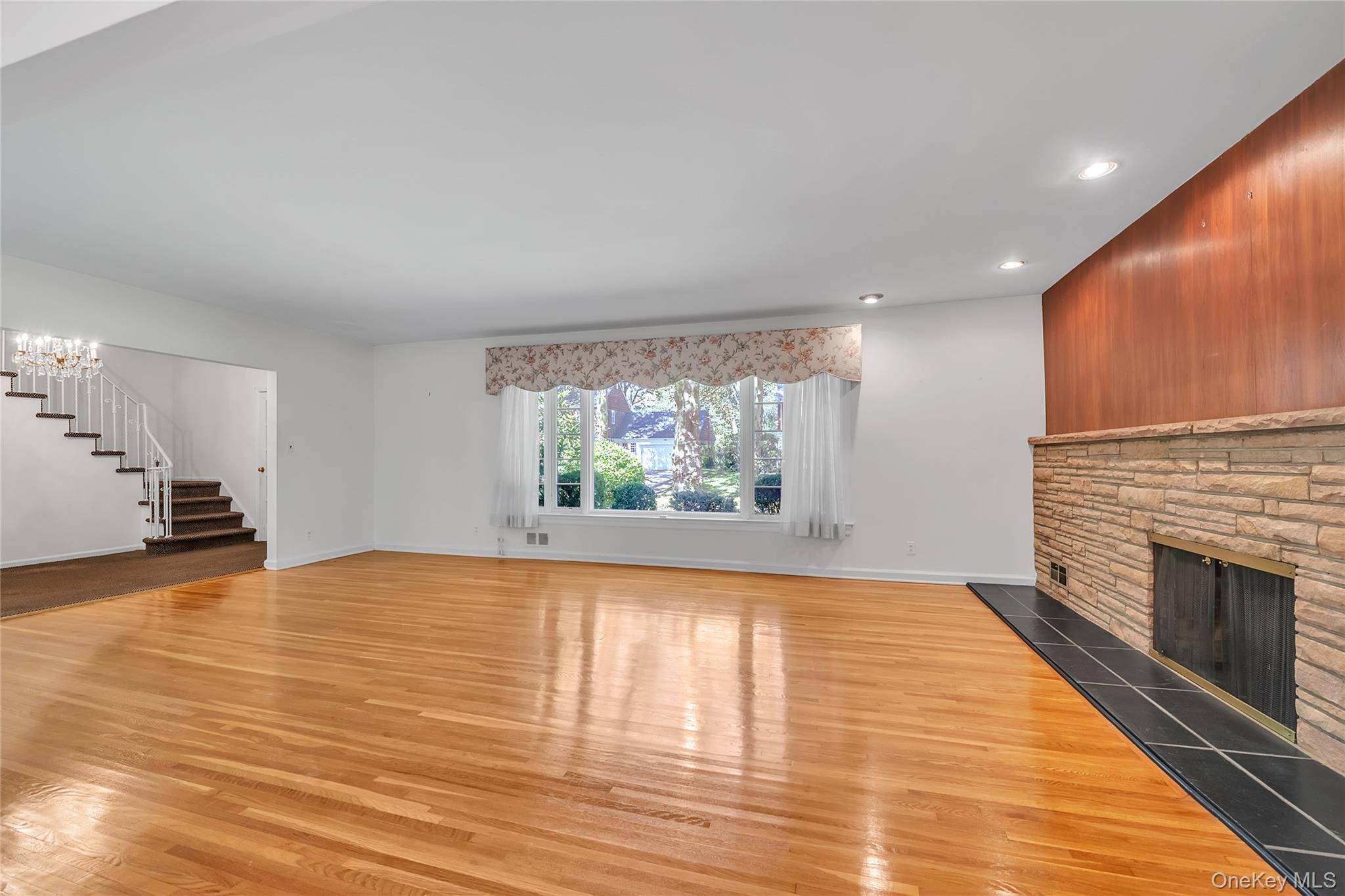 238 Clent RD, Great Neck, NY 11021