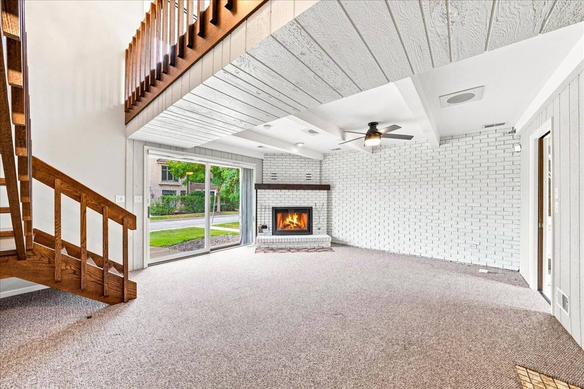 129 W Quincy ST #1, Westmont, IL 60559
