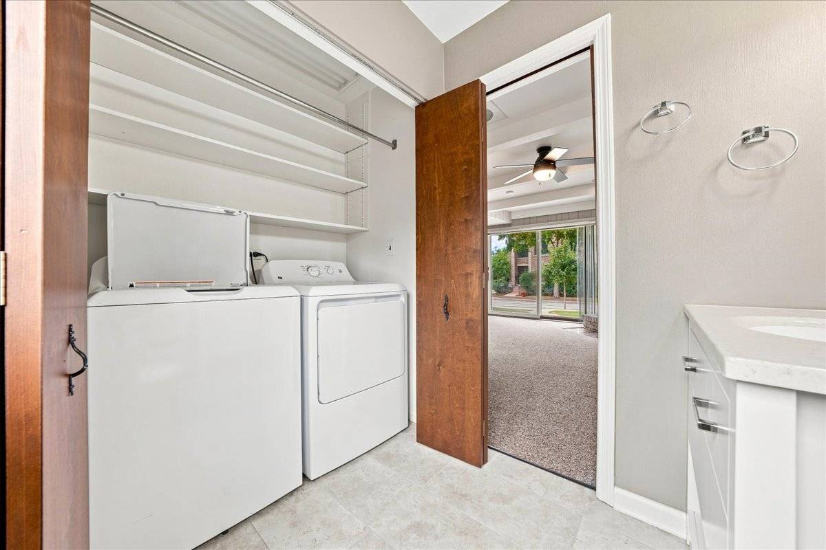 129 W Quincy ST #1, Westmont, IL 60559