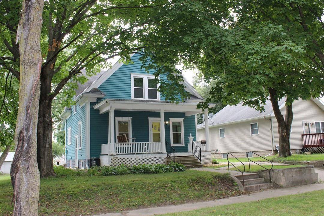 704 Clinton ST, Charles City, IA 50616