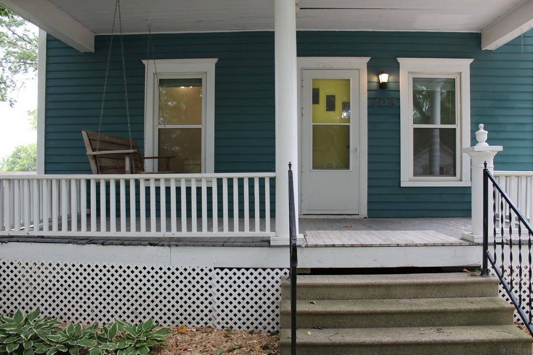 704 Clinton ST, Charles City, IA 50616