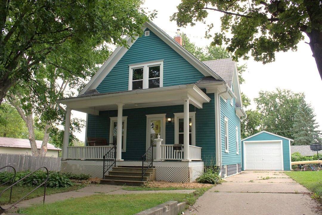 704 Clinton ST, Charles City, IA 50616