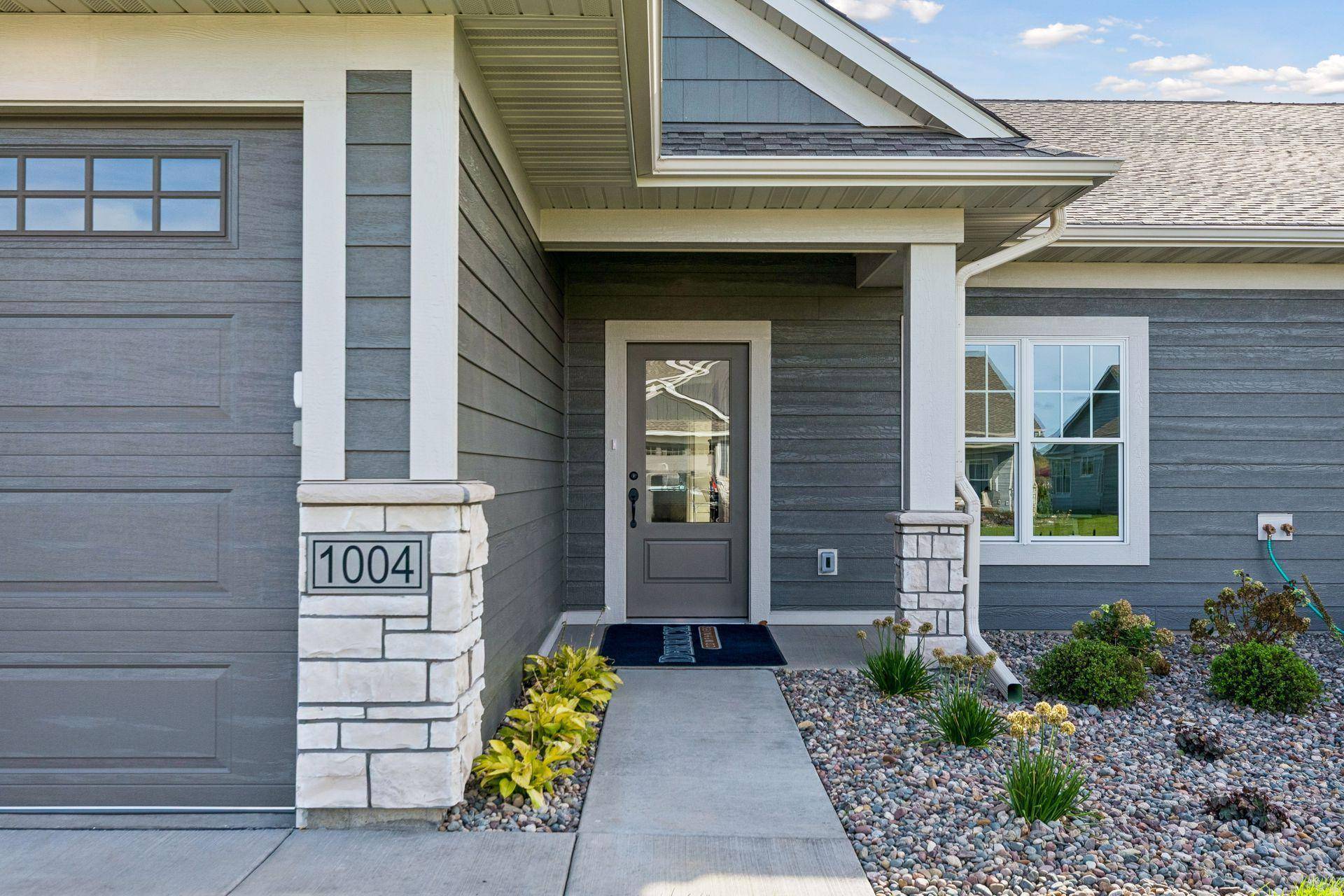 1004 Turner LN, New Richmond, WI 54017