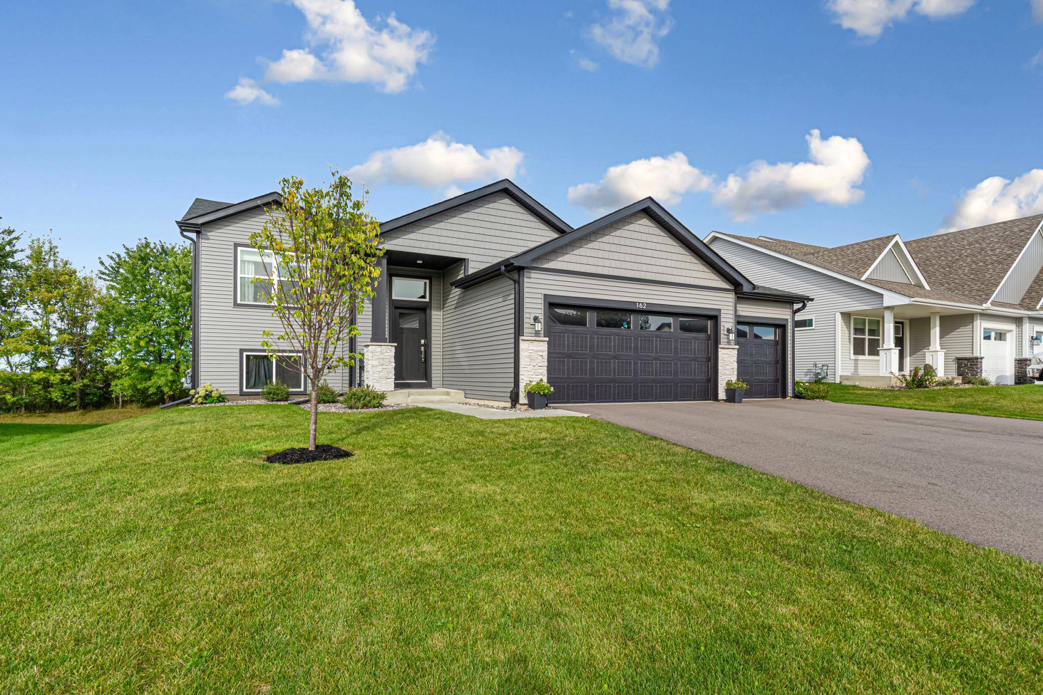 162 Ridgeview LN, Elko New Market, MN 55054