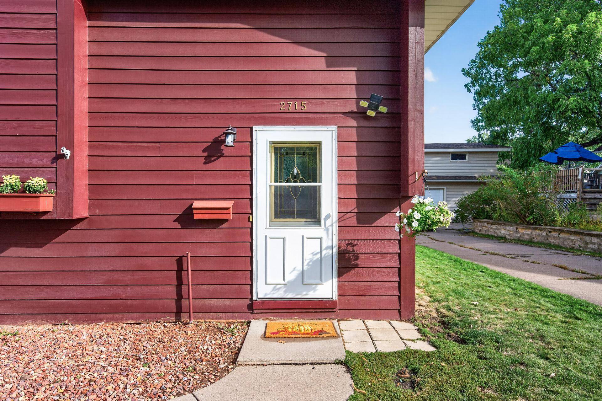 2715 10th AVE E, North Saint Paul, MN 55109