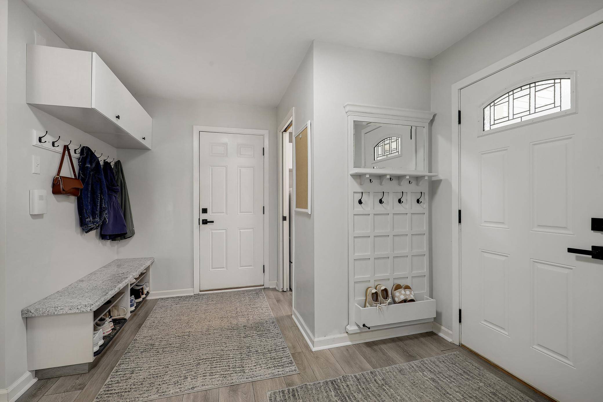 970 Redwing CT, Chanhassen, MN 55317