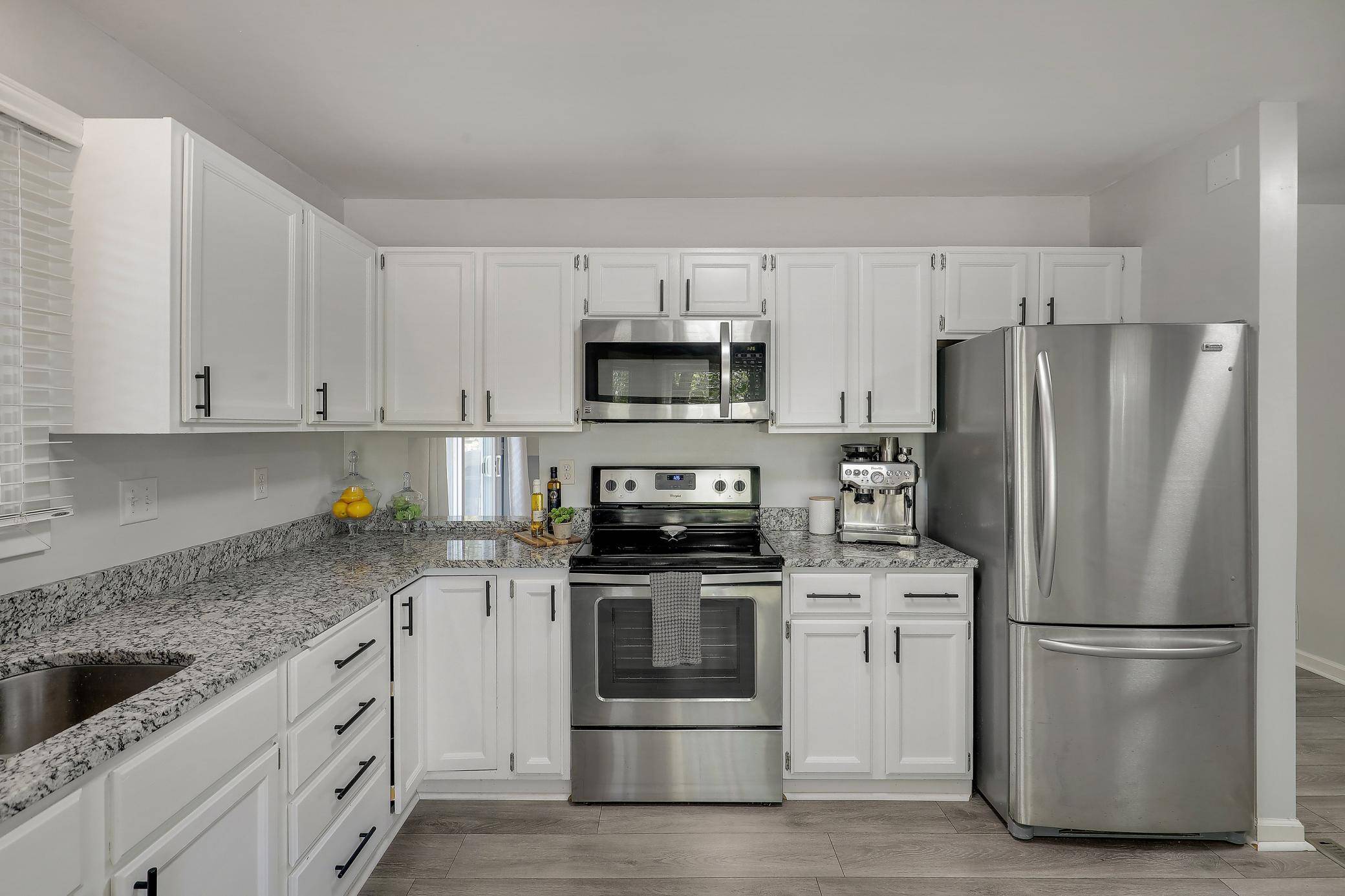 970 Redwing CT, Chanhassen, MN 55317