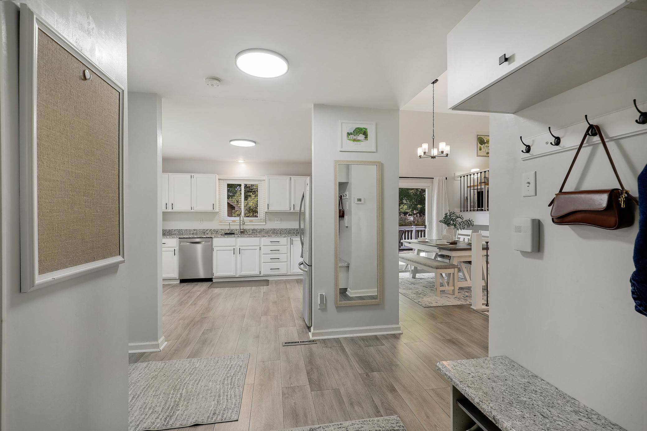 970 Redwing CT, Chanhassen, MN 55317