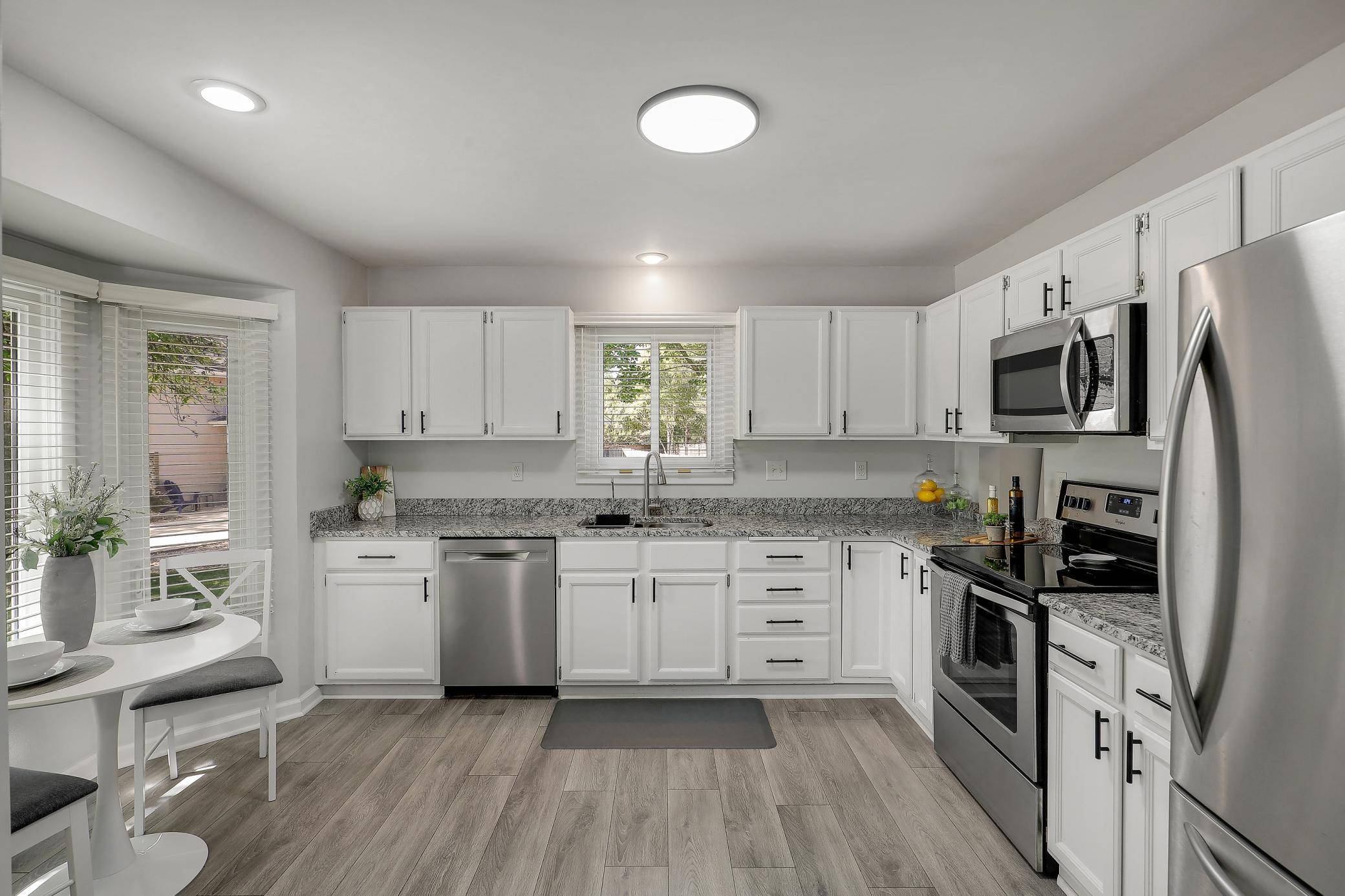 970 Redwing CT, Chanhassen, MN 55317
