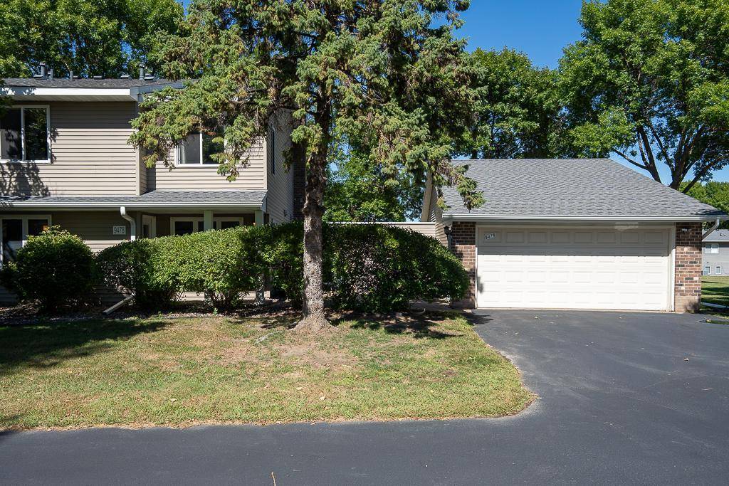 9478 Ranchview LN N, Maple Grove, MN 55369