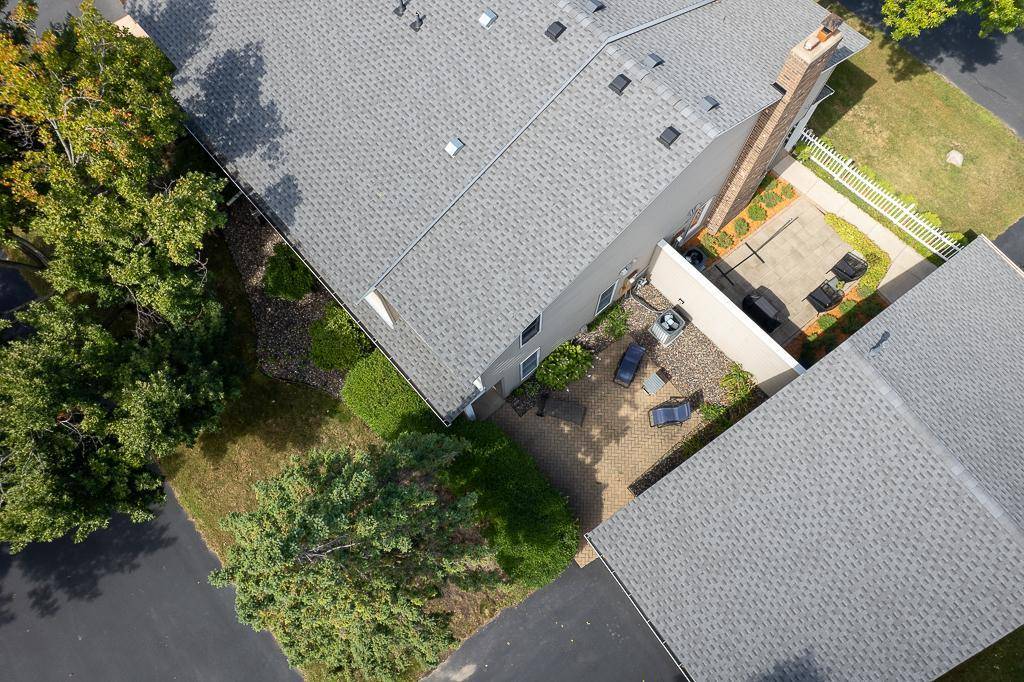 9478 Ranchview LN N, Maple Grove, MN 55369