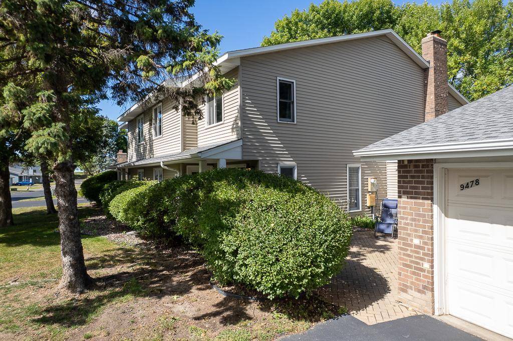 9478 Ranchview LN N, Maple Grove, MN 55369