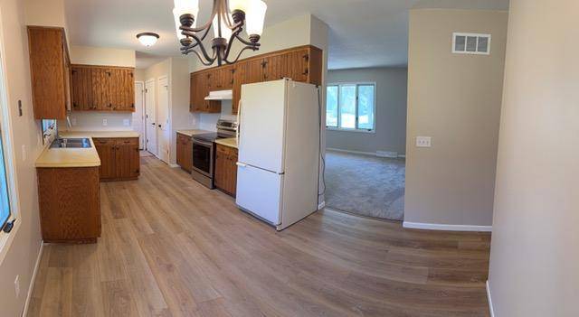 926 Holcombe AVE N, Litchfield, MN 55355