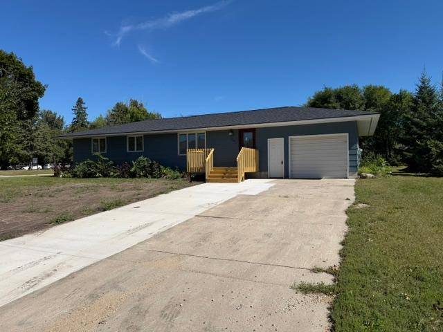 926 Holcombe AVE N, Litchfield, MN 55355