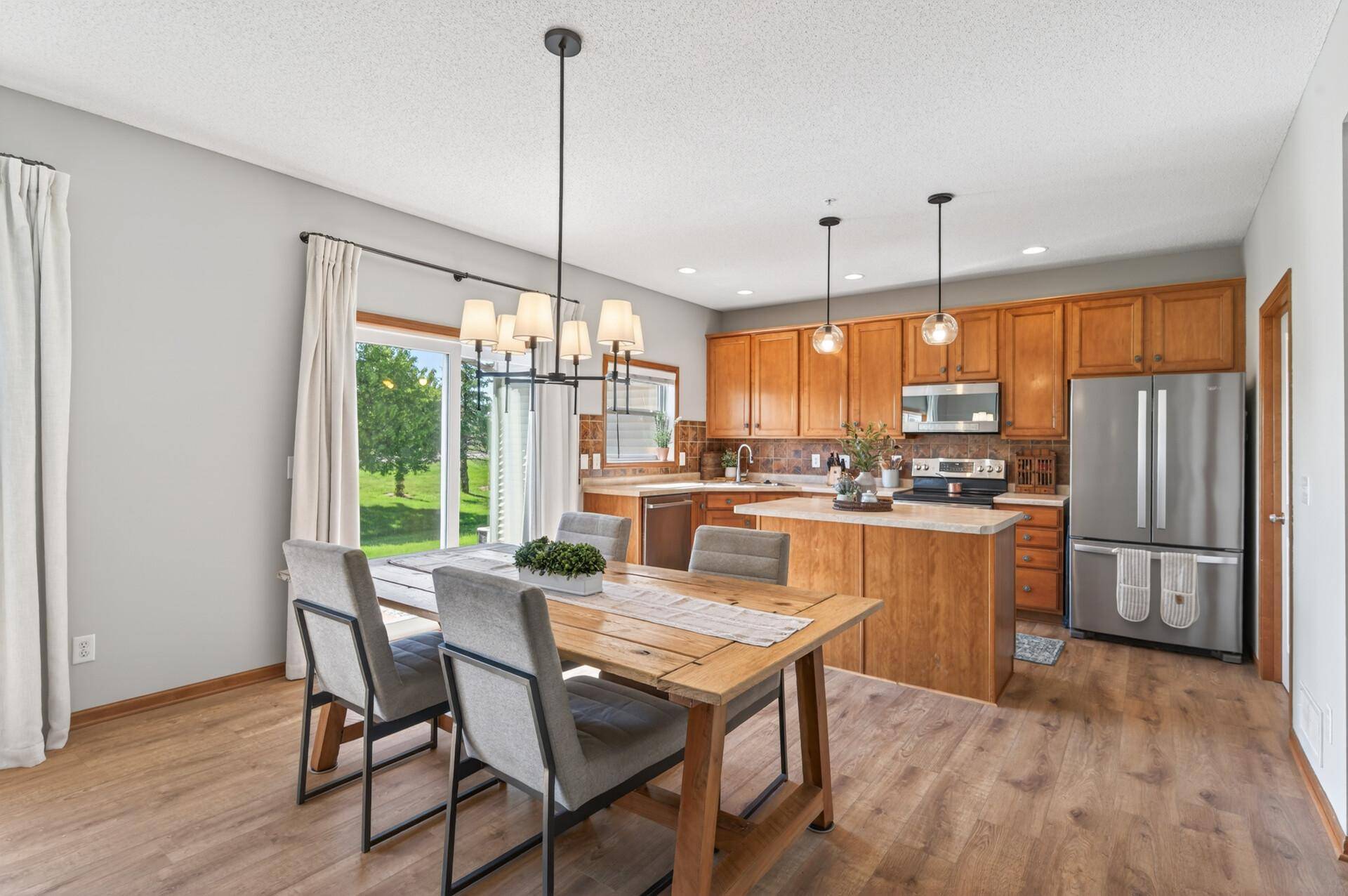 1245 Vernon DR, Carver, MN 55315