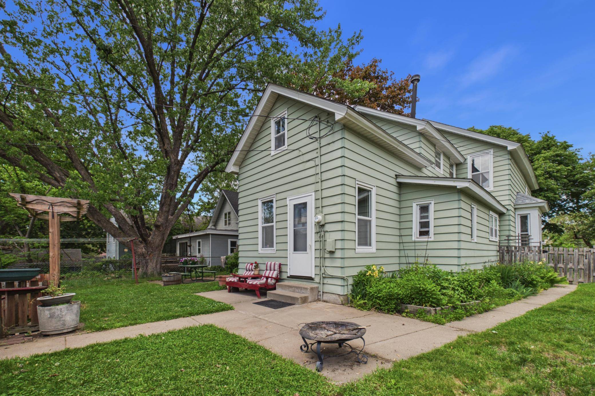 1152 Ross AVE, Saint Paul, MN 55106