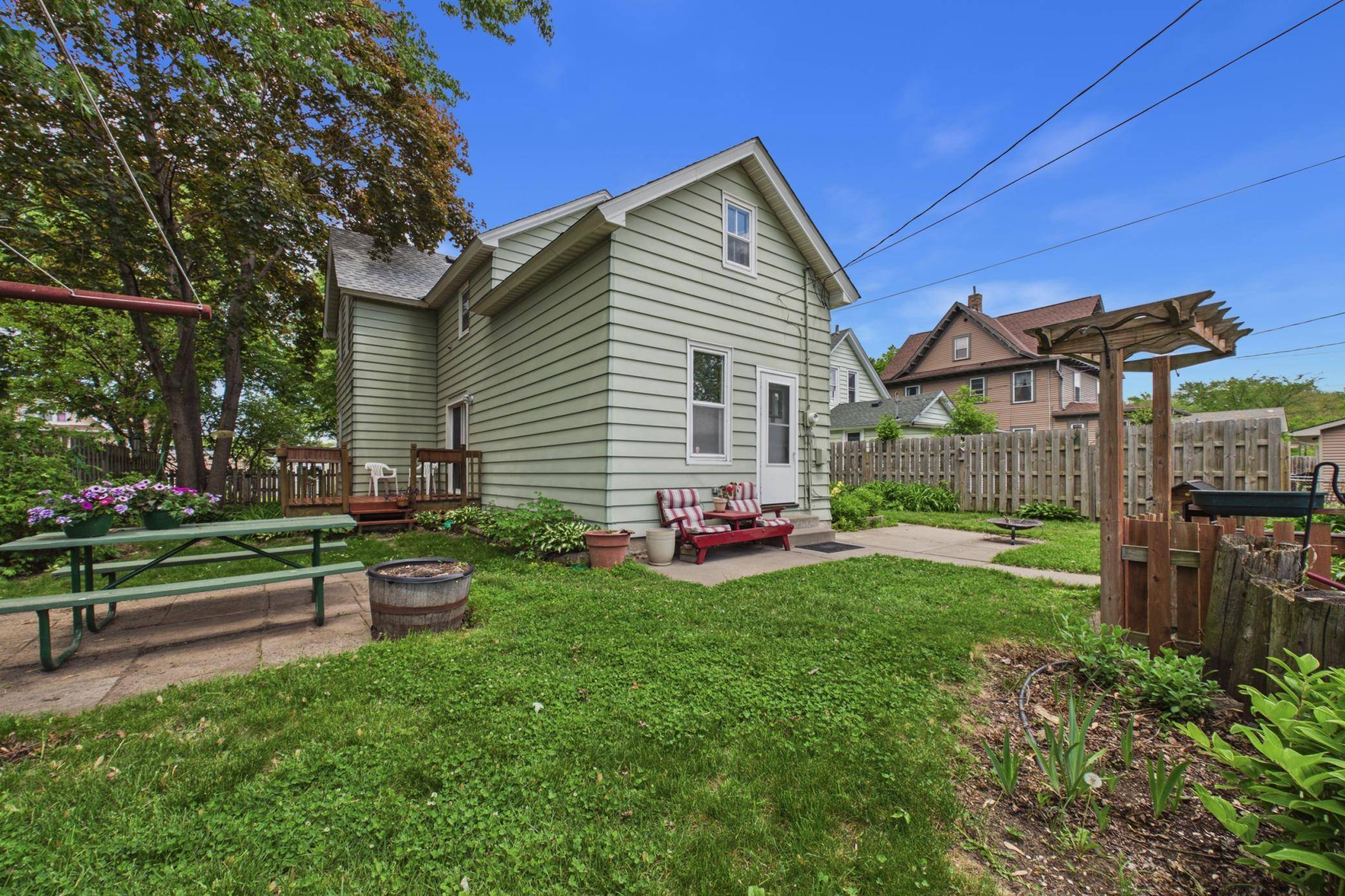 1152 Ross AVE, Saint Paul, MN 55106