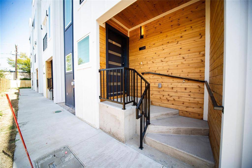 236 Urbane Crest Drive, Fort Worth, TX 76107