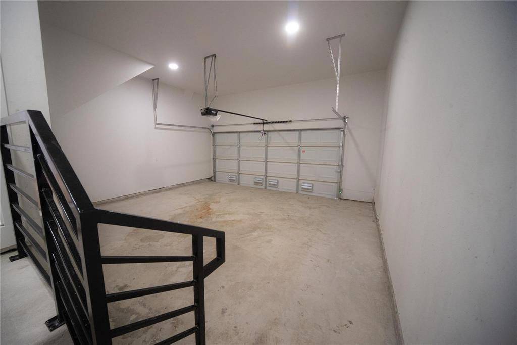 236 Urbane Crest Drive, Fort Worth, TX 76107